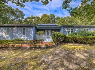 40 Bellows Pond Rd, Hampton Bays, NY 11946