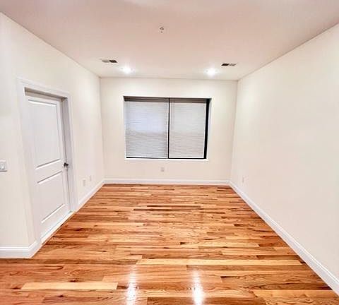 3rd image of 107 N Walnut St #206