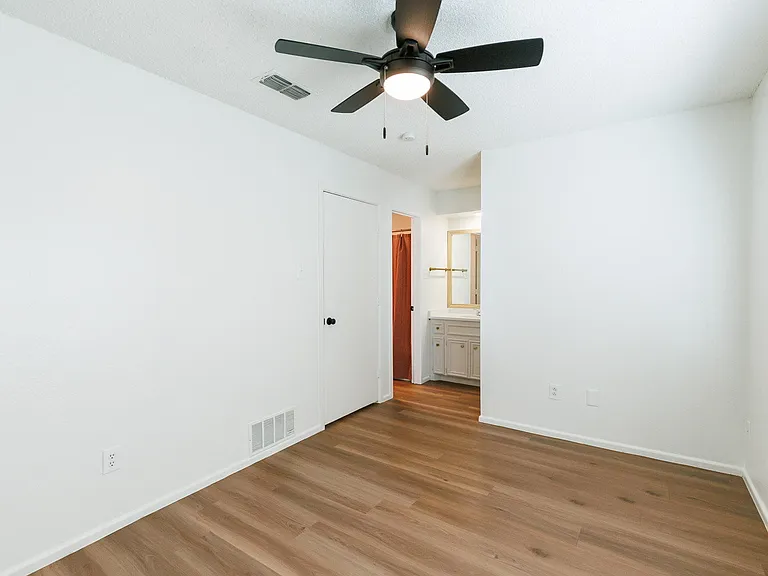 8214 Vernon Ave #B — Photo 14