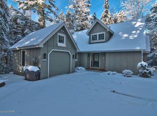 122 Halfmoon Rd, Pocono Pines, PA 18350