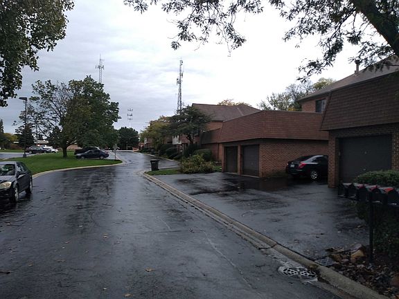 5th image of 71 Parliament Dr E #113