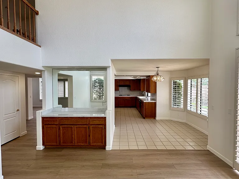 1043 Cordova Dr — Photo 17