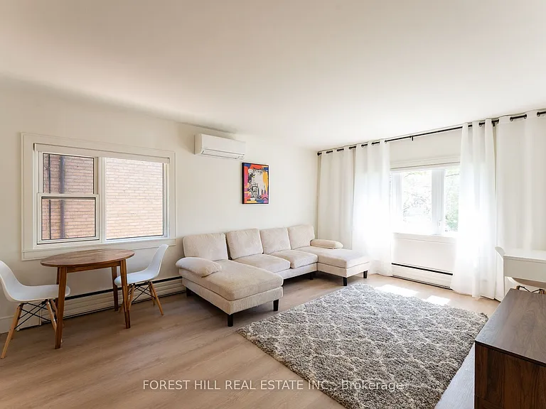 8 Victoria St #4 — Photo 4