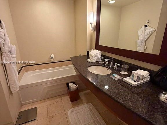 5th image of 18001 Collins Ave #1118