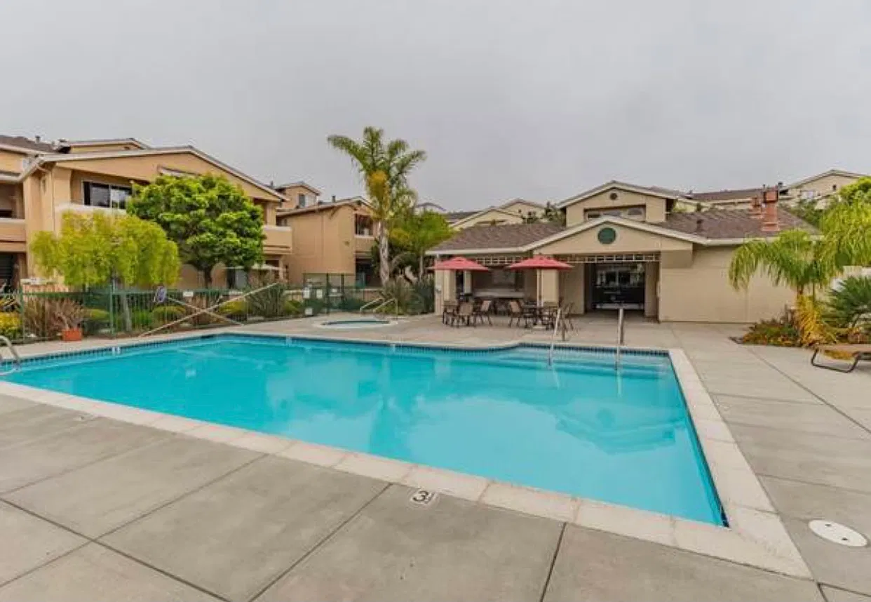 2 bed, 1076 sqft, $3,800 — Photo 1