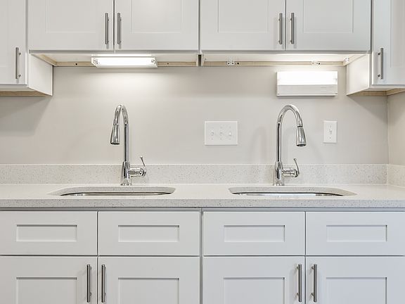 5th image of 851 Indigo Way APT A