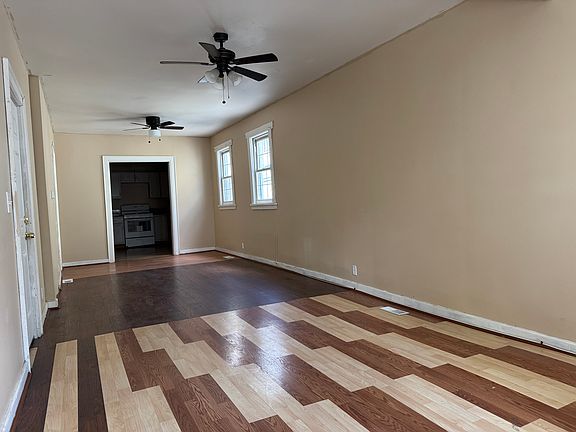 3rd image of 2112 Niagara St Unit 1