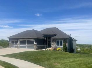 4200 Castlegate Ct, Saint Joseph, MO 64505
