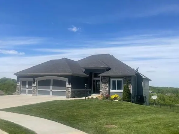 4200 Castlegate Ct, Saint Joseph, MO 64505