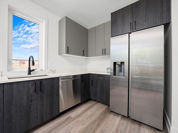 5th image of 2030 Greenwood St #201