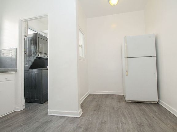 5th image of 750 S Detroit St APT 3