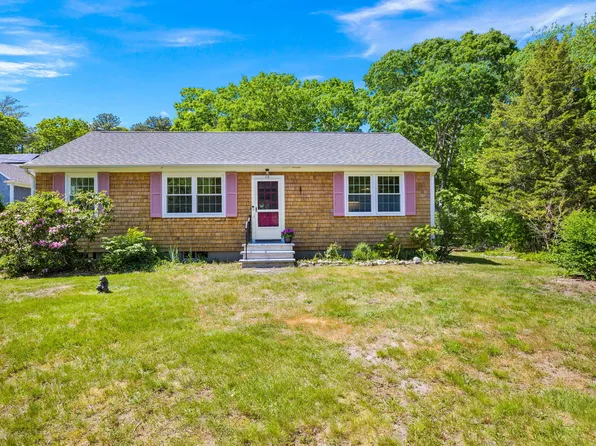 14 Putting Green Circle, East Sandwich, MA 02537