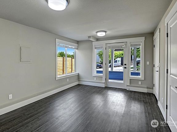 5th image of 2320 E Denny Way #1