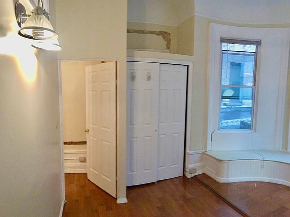 3rd image of 23 W 56th St APT 4r
