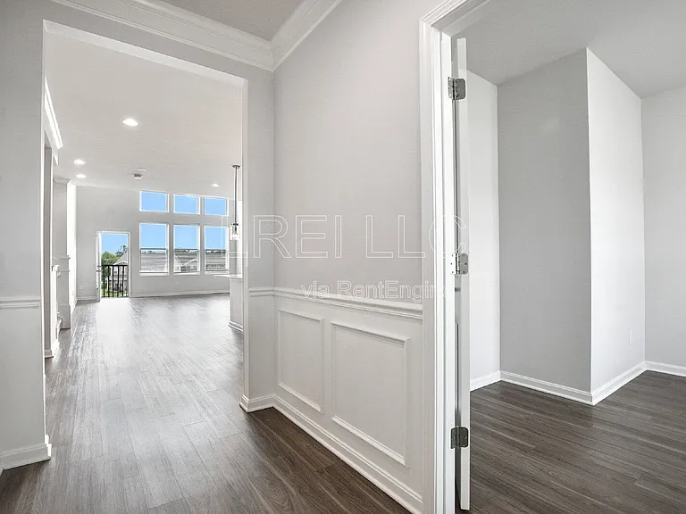 9211 Tamarack Grove Ln — Photo 2
