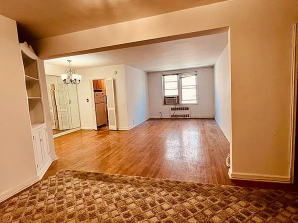 33-44 91st St #2N, Jackson Heights, NY 11372