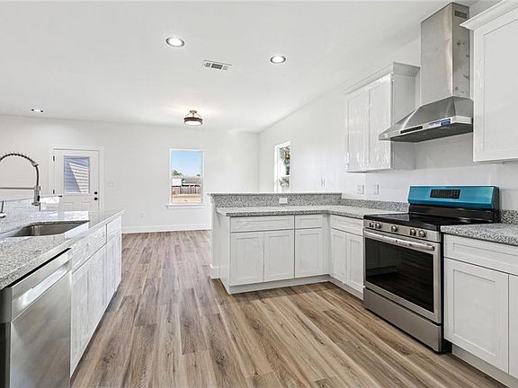 4th image of 3865 Alexander Ln