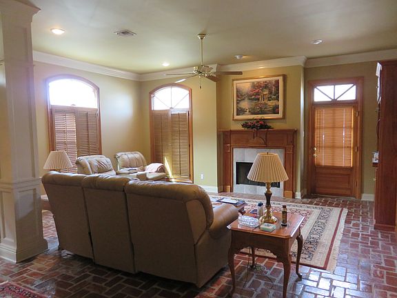 2nd image of 701 River Oak Cir
