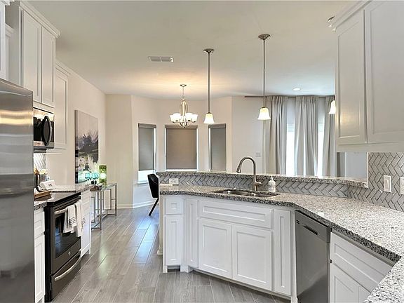 3rd image of 2108 Macquarie Dr