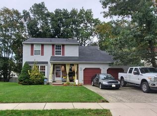 42 Brearly Dr, Sicklerville, NJ 08081