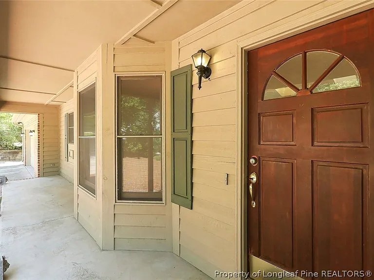 709 Essex Ct — Photo 3