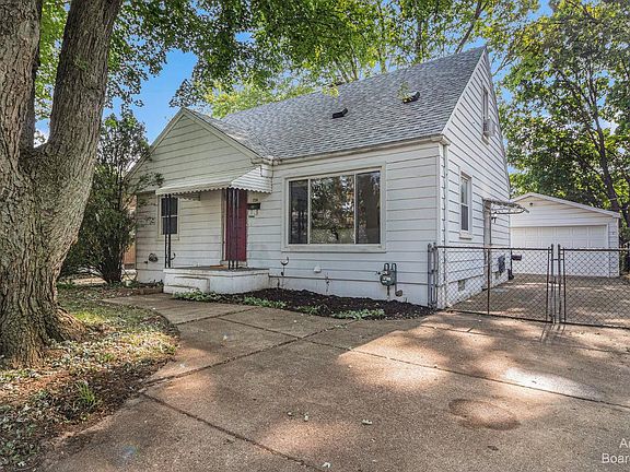 3rd image of 1234 Hull Ave