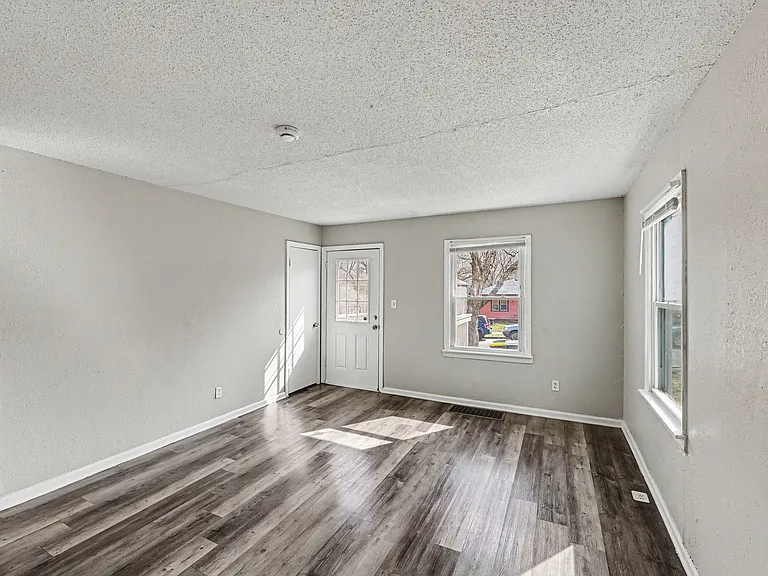 7036 Bellefontaine Ave — Photo 5