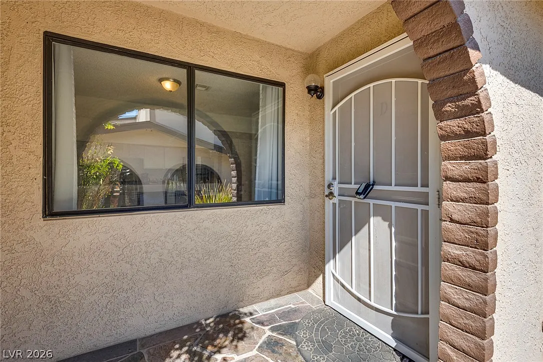 2 bed, 1.0 bath, 844 sqft, $1,990 — Photo 4