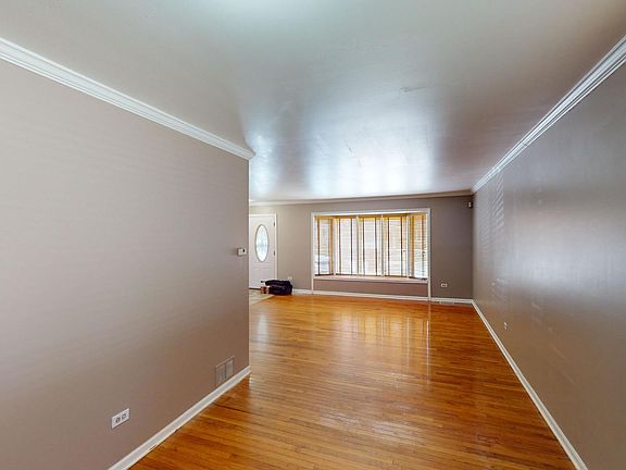 3rd image of 16604 Luella Ave