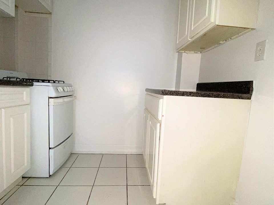 2nd image of 2028 Grand Concourse
