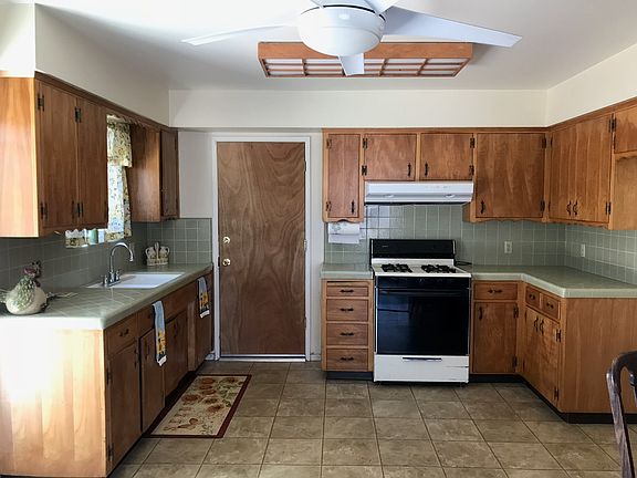 2nd image of 418 W Deodar Dr