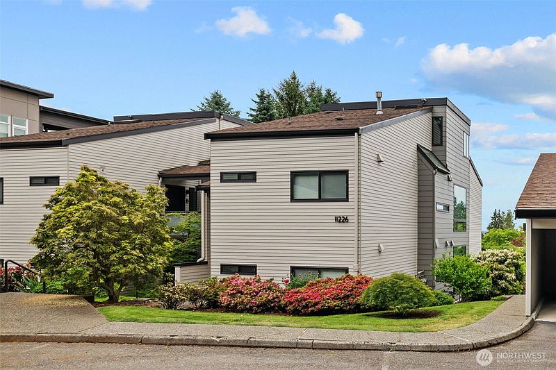 5th image of 11226 NE 68th Street #E