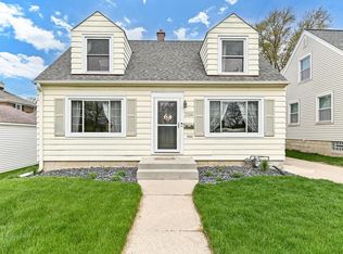 7926 W Wright STREET, Wauwatosa, WI 53213