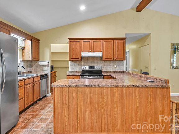 4th image of 553 Morgan Branch Rd