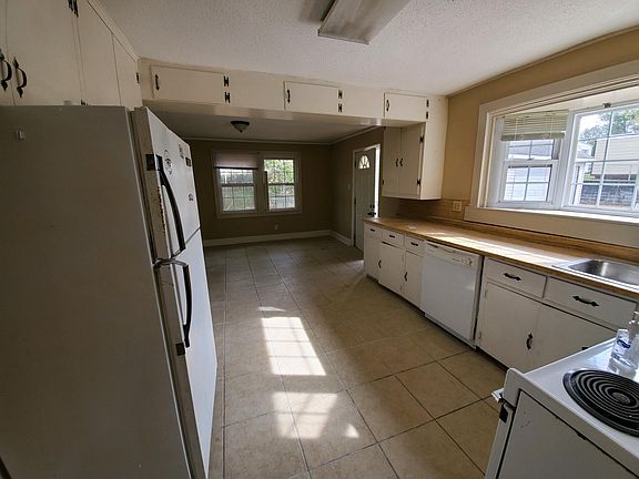 2nd image of 325 Davors Dr