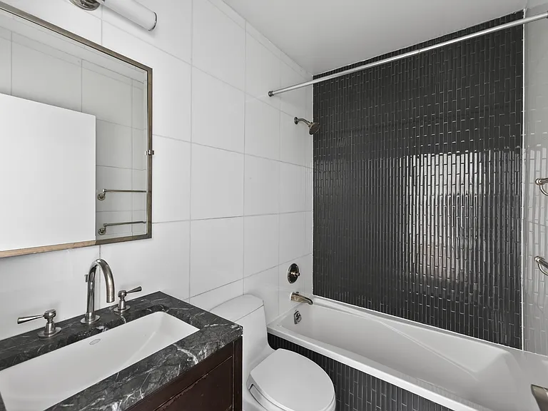 212 E 47th St #18A — Photo 6