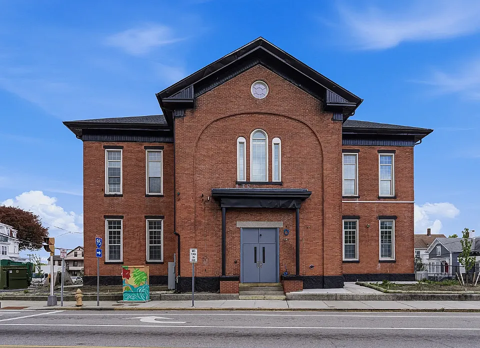 387 Broad St #101