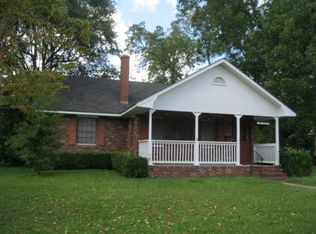 304 N Caswell St, Glennville, GA 30427