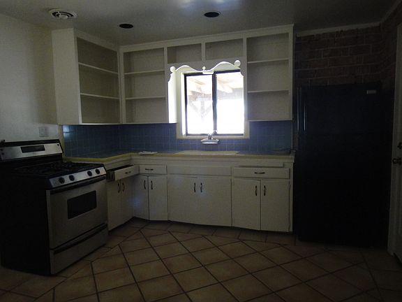 3rd image of 2701 E Beverly Dr