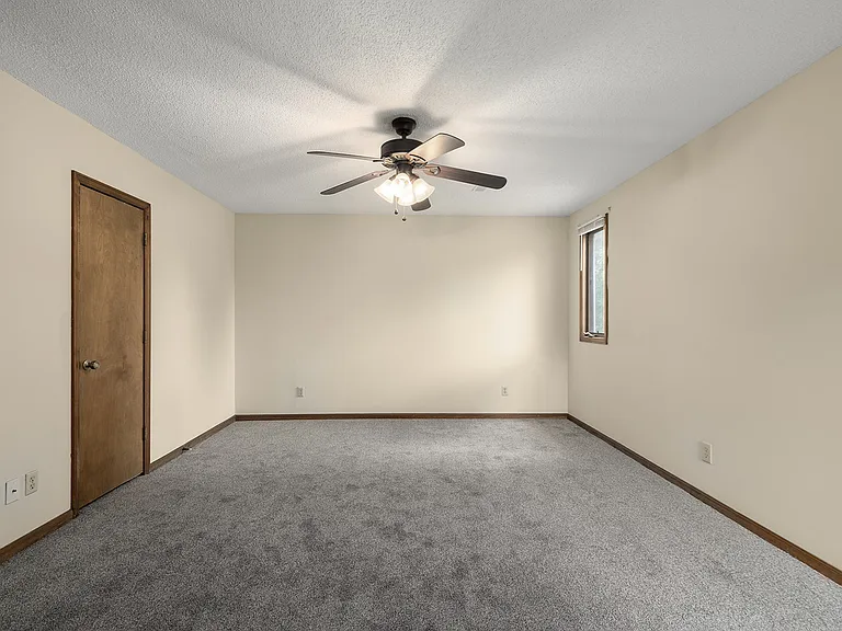 3753 N Pickwick Ave — Photo 12