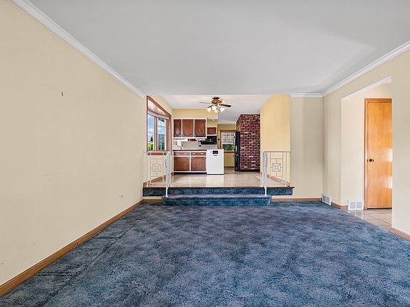 4th image of 10713 Lawler Ave