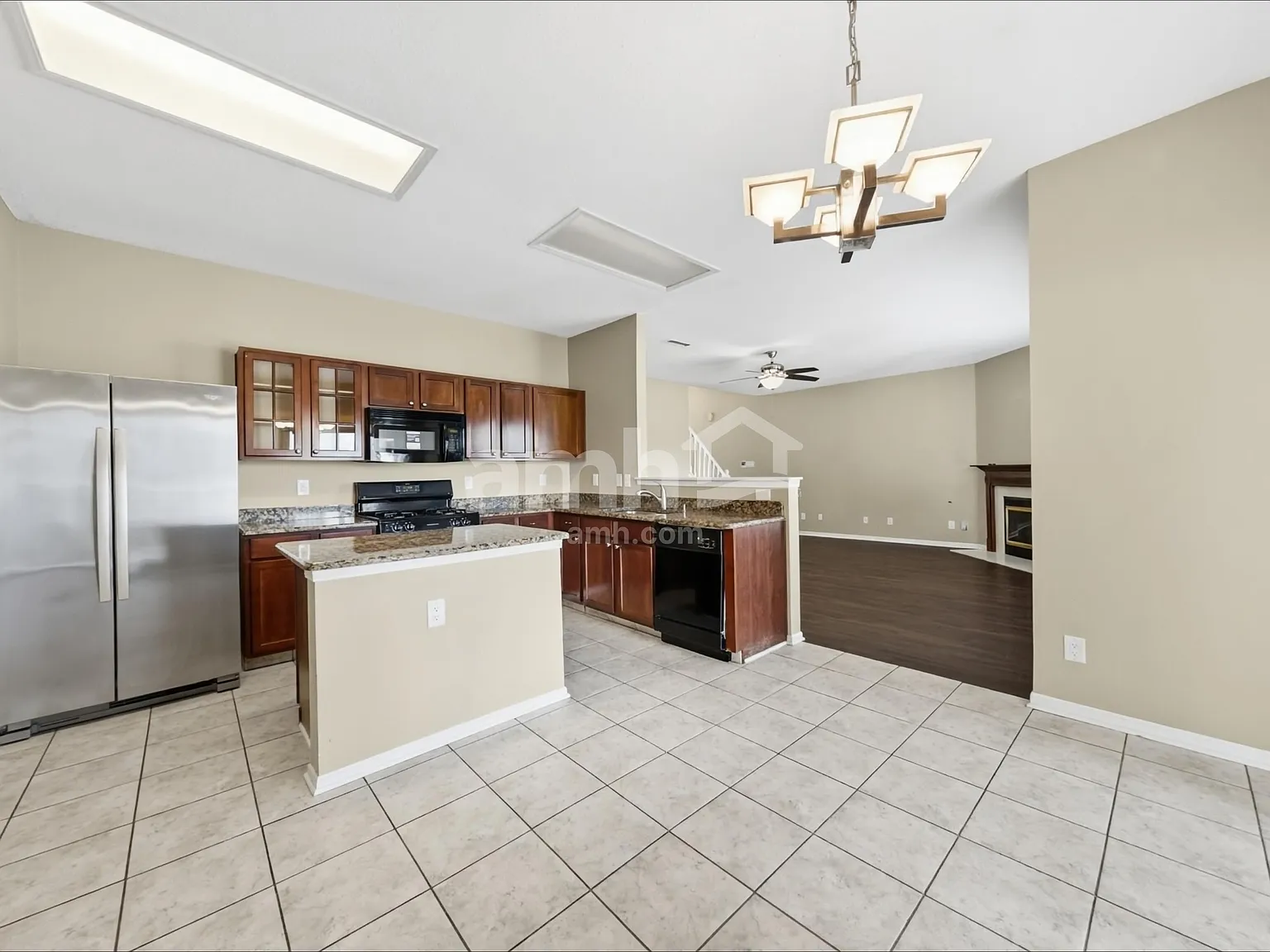 3 bed, 2.5 bath, 2152 sqft, $2,300 — Photo 4