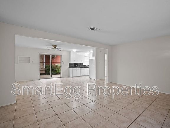 5th image of 1300 Yorkshire Dr Unit 1