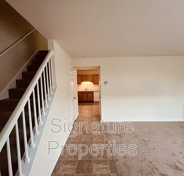 555 Fairfax Ave #G — Photo 3