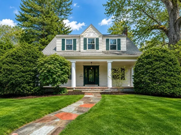 320 Quinobequin Rd, Newton, MA 02468