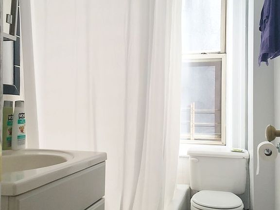 4th image of 41-41 43rd St APT F1