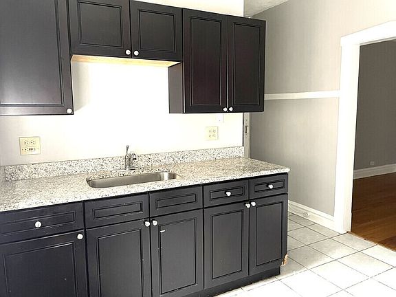 3rd image of 2551 N Avers Ave #2C