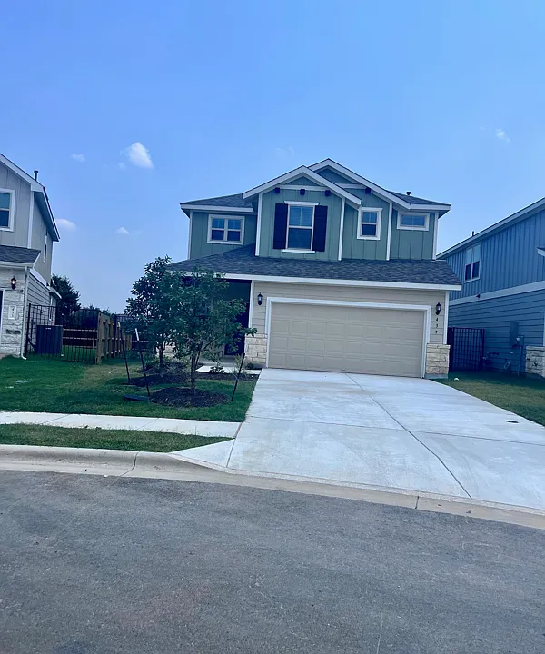 437 Pickrell Loop