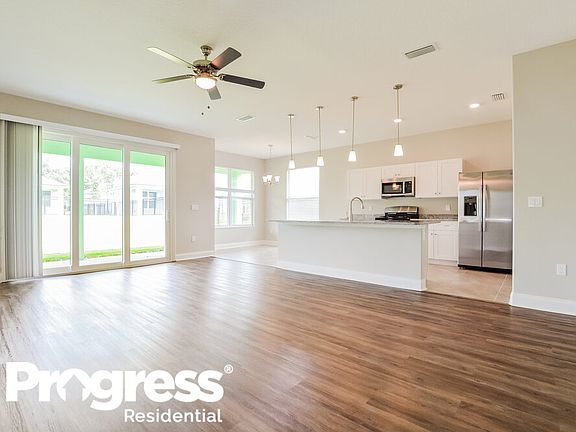 3rd image of 23 Eleven Oaks Cir