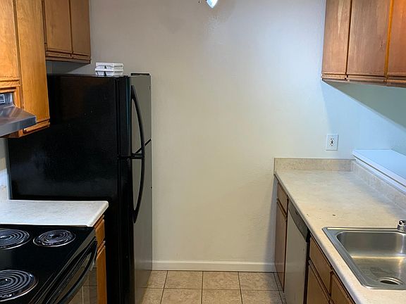 3rd image of 1271 Poplar Ave APT 305